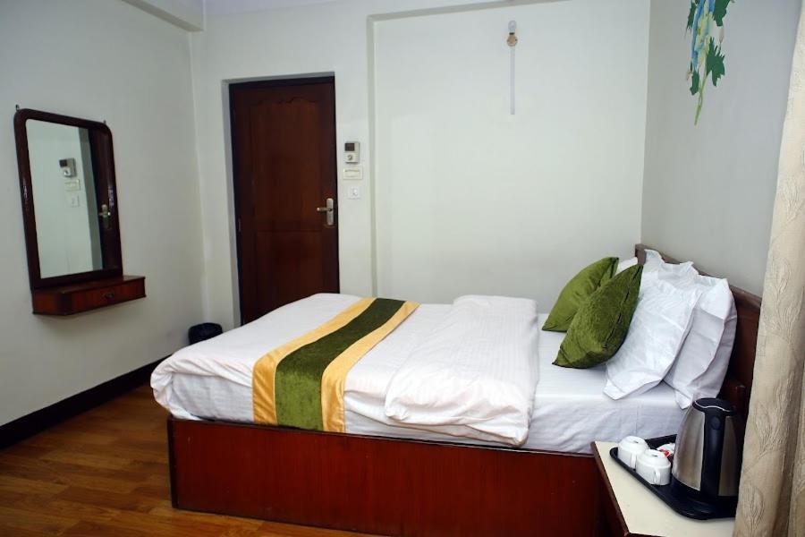 Bouddha Green Hotel Катманду Экстерьер фото