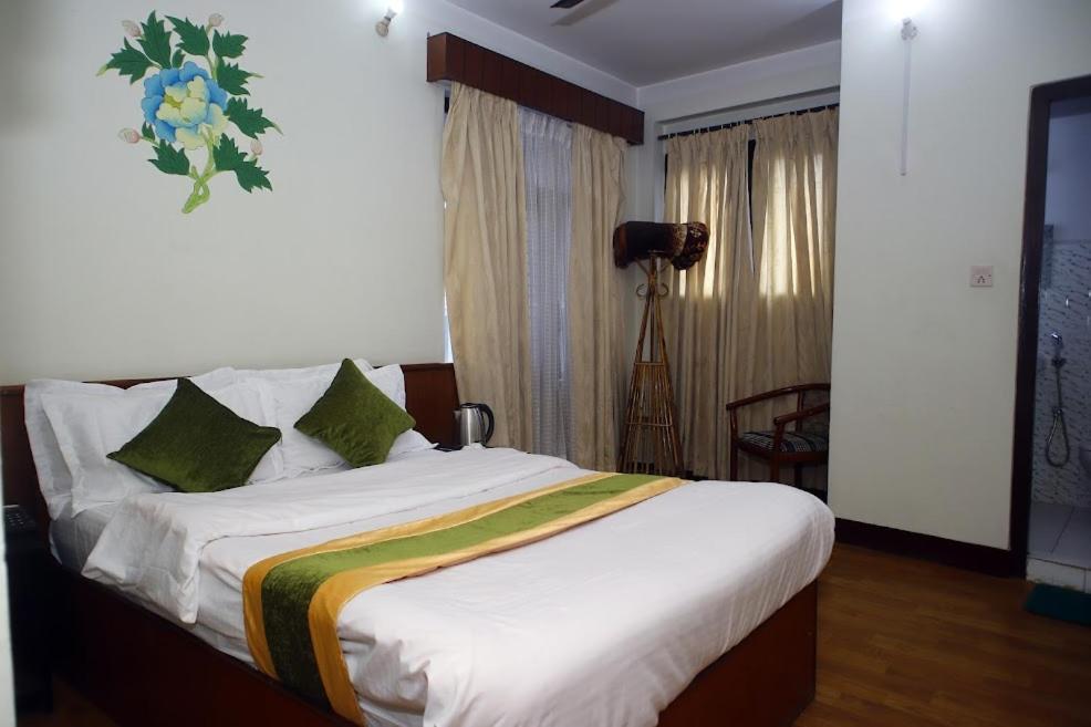 Bouddha Green Hotel Катманду Экстерьер фото